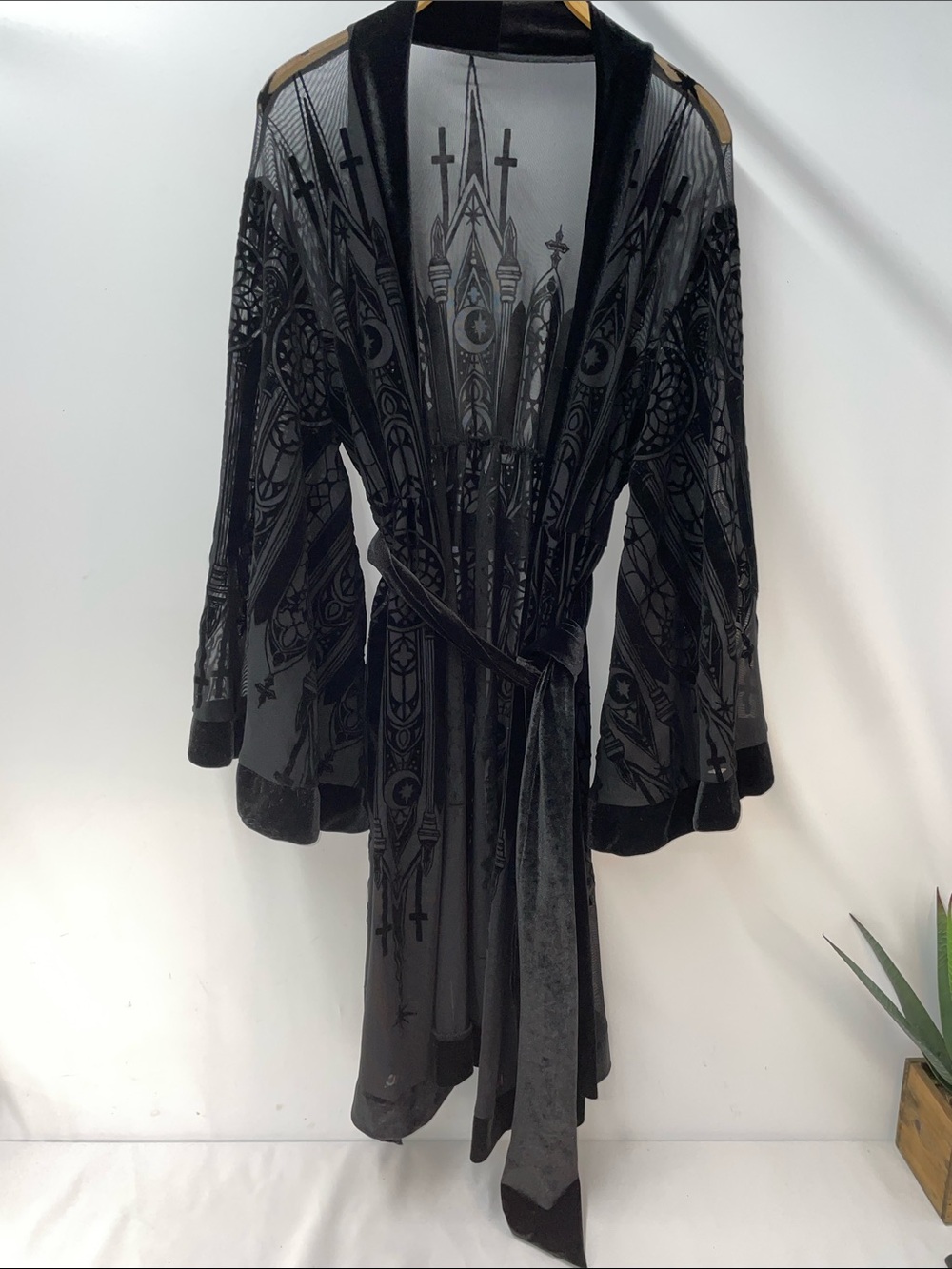 ROMWE VELVET AND LACE LOOK CATHEDRAL ROBE FTL-05-054